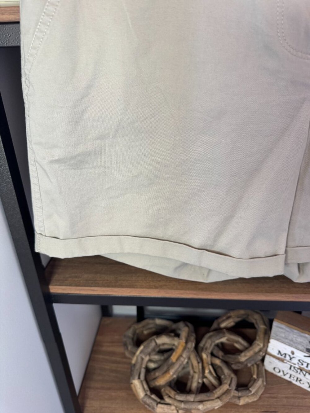 NWT Tommy Bahama Khaki Short w/Cuff - Size 12 - Picture 4 of 5
